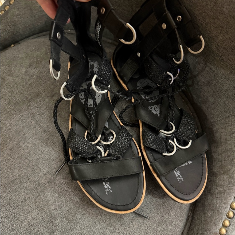 Sorel Black Leather Gladiator Sandals